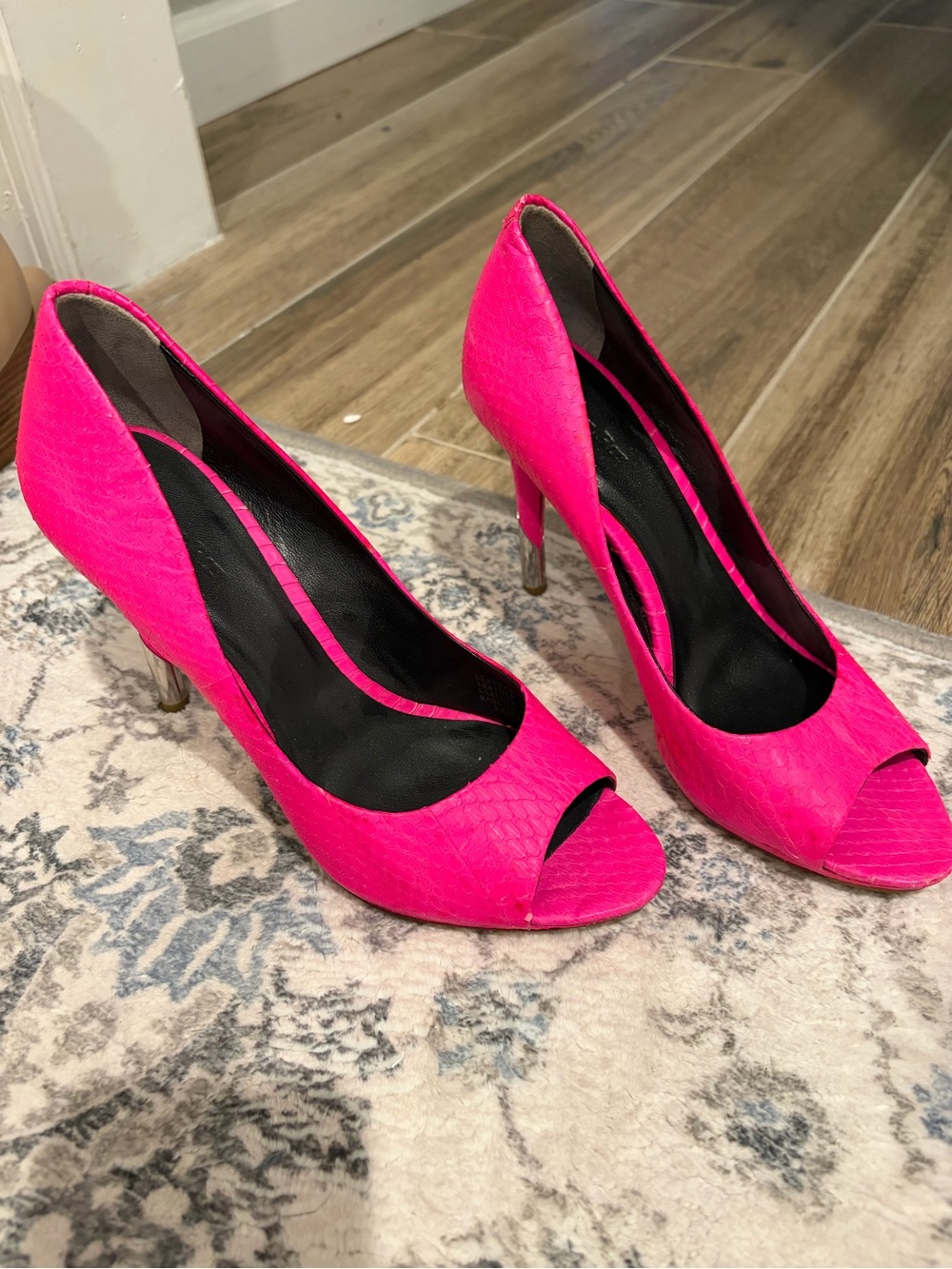 Vero Cuoio Neon Pink Peep-Toe Stiletto Pumps